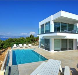 4 bedroom villa with pool and sea view in Perithia, Corfu, sleeps 9